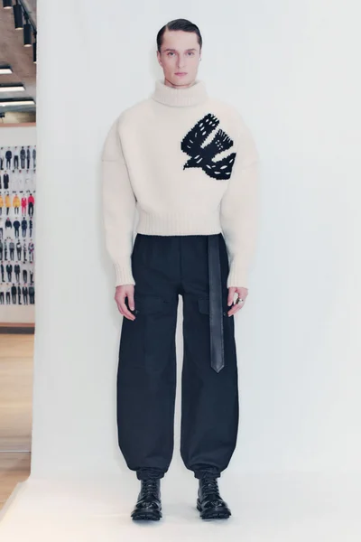 Look 16